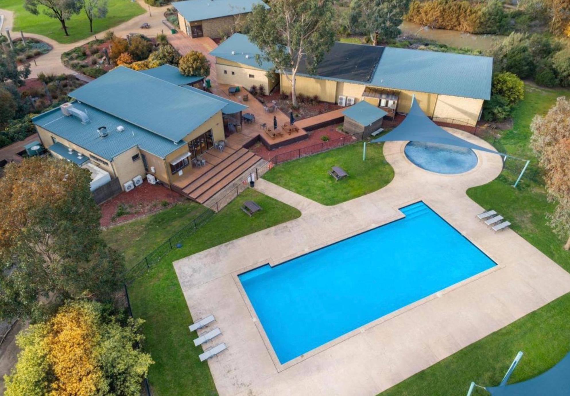 Couple'S Luxury Resort Spa Retreat Cowes Exterior photo